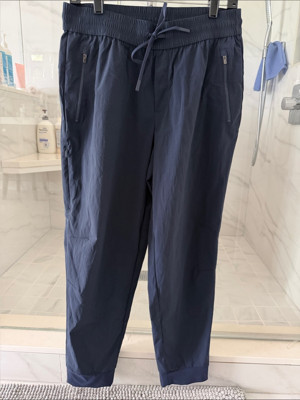 Athleta women’s Navy Drawstring Active joggers Pants Sz M
